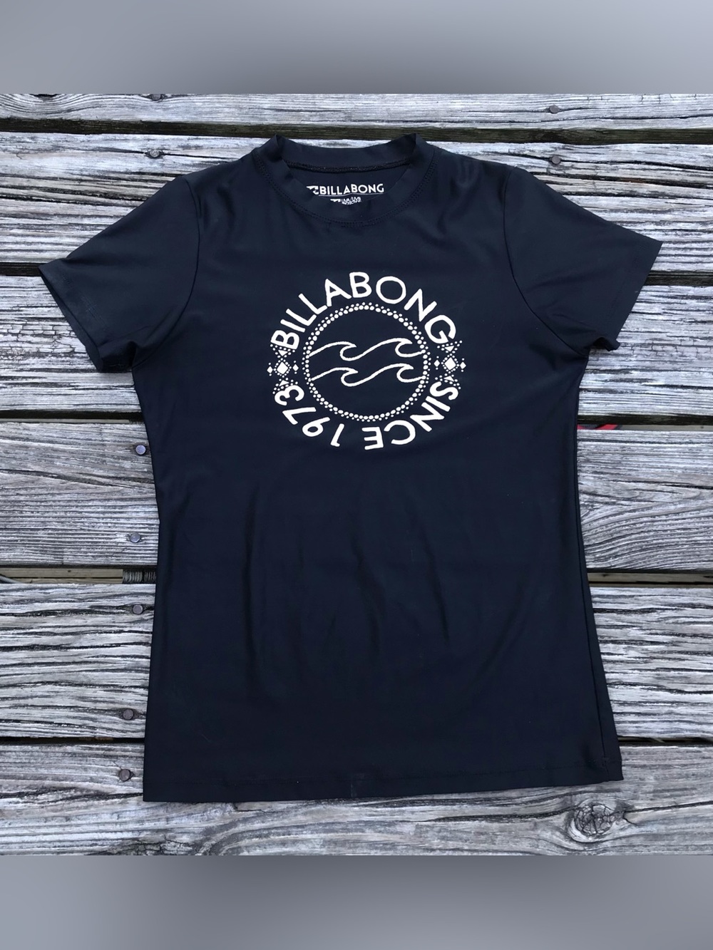 Ladies M BILLABONG Black Graphic Logo Short Sleeve Spring Rash Guard Top Shirt - Picture 1 of 6